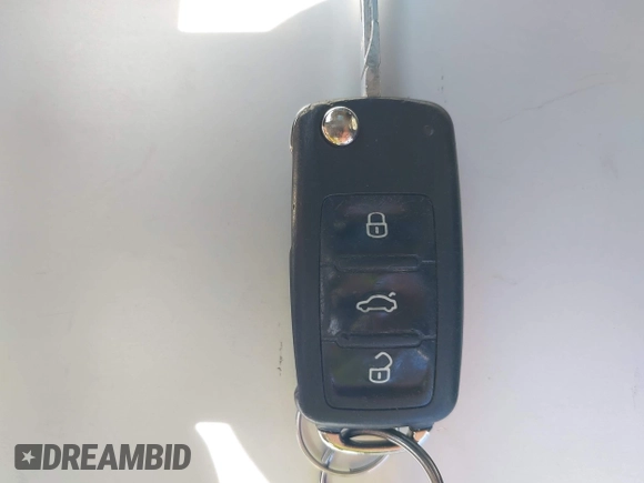 2019 Volkswagen Passat Wolfsburg Edition z VIN 1VWLA7A36KC008789, wystawiony jako IAAI lot #42293081 z przebiegiem 79 354 mil mil oraz . Historia ofert i sprzedaży dostępna na DreamBid. Obrazek 11.