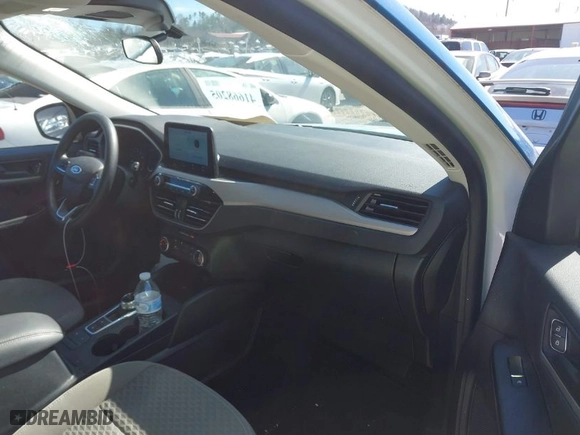 2022 Ford Escape SE with VIN 1FMCU9G68NUA16331, listed as a IAAI auction lot 41668205 with NaN miles. Bid and sale history available at carsss.com. Image 5.