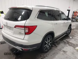 2019 Honda Pilot Touring 7-Passenger with VIN 5FNYF6H64KB005798, listed as a IAAI auction lot 41551933 with 103,151 mi miles. Bid and sale history available at carsss.com. Image 4.