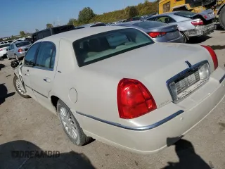 2004 Lincoln Town Car Ultimate z VIN 1LNHM83WX4Y607645, wystawiony jako Copart lot #72791093 z przebiegiem 172 917 mil mil oraz Szkody całkowita. Historia ofert i sprzedaży dostępna na DreamBid. Obrazek 2.