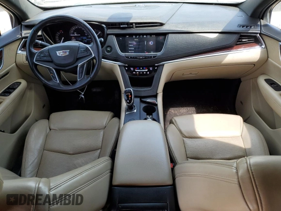 2017 Cadillac XT5 Luxury FWD z VIN 1GYKNBRS7HZ236673, wystawiony jako Copart lot #53944065 z przebiegiem 143 645 mil mil oraz Tytuł czysty. Historia ofert i sprzedaży dostępna na DreamBid. Obrazek 8.