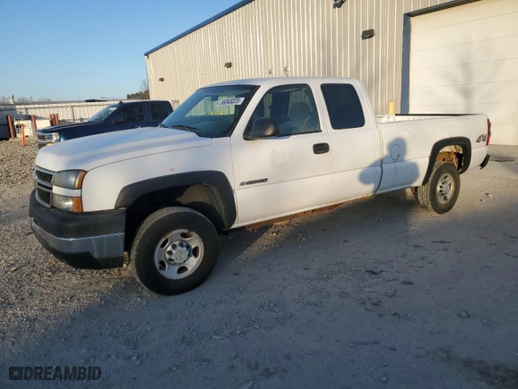 2007 Chevrolet Silverado 2500HD Classic LS with VIN 1GCHK29U47E106933, listed as a Copart auction lot 43829205 with 113,636 mi miles and Clean Title. Bid and sale history available at carsss.com. Image 1.