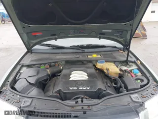 2002 Volkswagen Passat GLX with VIN WVWYH63BX2E208839, listed as a IAAI auction lot 42018138 with 192,648 mi miles. Bid and sale history available at carsss.com. Image 10.
