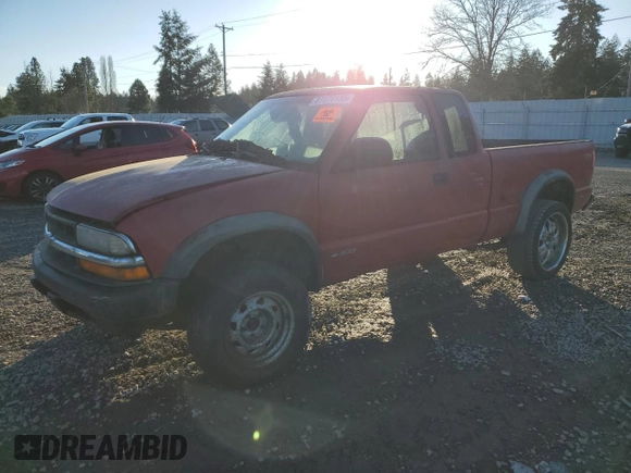 2001 Chevrolet S-10 LS with VIN 1GCCT19W818161992, listed as a Copart auction lot 87774135 with 0 mi miles and Clean Title. Bid and sale history available at carsss.com. Image 1.
