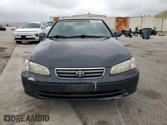 2000 Toyota Camry LE z VIN 4T1BF22K9YU949936, wystawiony jako Copart lot #54782815 z przebiegiem 239 139 mil mil oraz Szkoda całkowita • Salvage title. Historia ofert i sprzedaży dostępna na DreamBid. Obrazek 5.