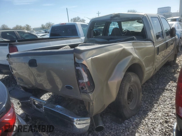 2001 Ford F-250 XL with VIN 3FTNW20F61MA43437, listed as a Copart auction lot 45398465 with 366,698 mi miles and Salvage title. Bid and sale history available at DreamBid. Image 3.