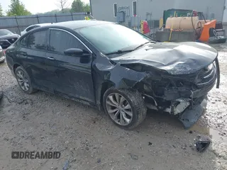2015 Chrysler 200 S z VIN 1C3CCCBB5FN750532, wystawiony jako IAAI lot #42208935 z przebiegiem 163 089 mil mil oraz . Historia ofert i sprzedaży dostępna na DreamBid. Obrazek 1.