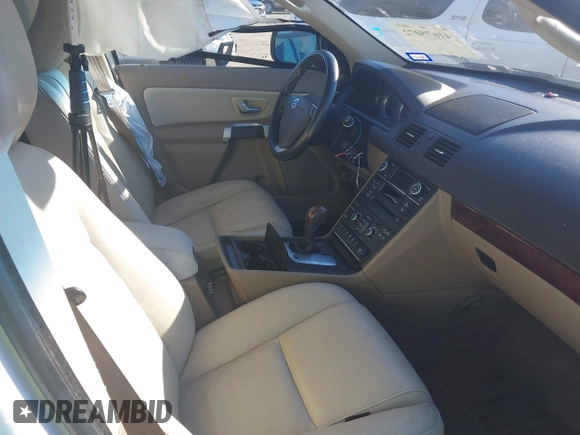 2014 Volvo XC90 with VIN YV4952CY6E1703087, listed as a IAAI auction lot 41675072 with 79,648 mi miles. Bid and sale history available at carsss.com. Image 5.