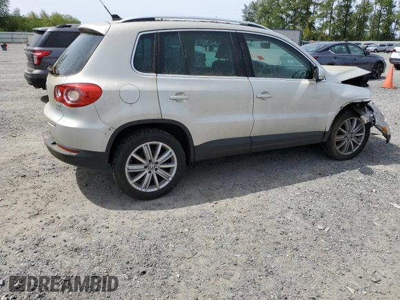 2011 Volkswagen Tiguan SEL z VIN WVGBV7AX6BW559854, wystawiony jako Copart lot #56268195 z przebiegiem 107 428 mil mil oraz Czysty tytuł • Clean title. Historia ofert i sprzedaży dostępna na DreamBid. Obrazek 3.