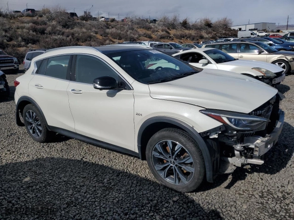 2018 Infiniti QX30 Premium with VIN SJKCH5CR0JA001901, listed as a Copart auction lot 45423915 with 41,955 mi miles and Salvage Title. Bid and sale history available at carsss.com. Image 4.