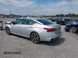 2021 Nissan Altima 2.5 SR with VIN 1N4BL4CV8MN407450, listed as a IAAI auction lot 41011267 with 27,605 mi miles. Bid and sale history available at carsss.com. Image 3.