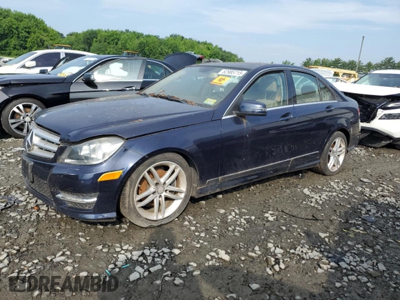 2012 Mercedes-Benz C 300 Sport z VIN WDDGF8BB7CR234264, wystawiony jako Copart lot #62985715 z przebiegiem Nie podano mil oraz Czysty tytuł • Clean title. Historia ofert i sprzedaży dostępna na DreamBid. Obrazek 1.