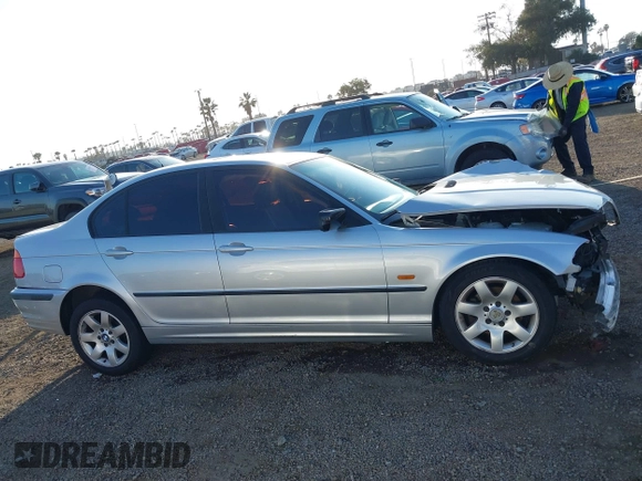 1999 BMW 3 Series 323i with VIN WBAAM3335XFP60154, listed as a IAAI auction lot 41593866 with 189,367 mi miles. Bid and sale history available at carsss.com. Image 14.