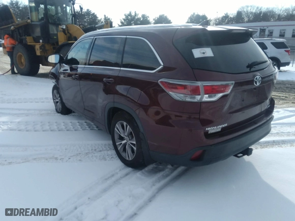 2015 Toyota Highlander LE with VIN 5TDBKRFH2FS095526, listed as a IAAI auction lot 41396935 with 134,624 mi miles. Bid and sale history available at carsss.com. Image 3.