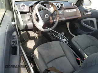 2015 Smart fortwo Passion z VIN WMEEJ3BA8FK800733, wystawiony jako Copart lot #57268944 z przebiegiem Nie podano mil oraz Szkoda całkowita • Salvage title. Historia ofert i sprzedaży dostępna na DreamBid. Obrazek 8.