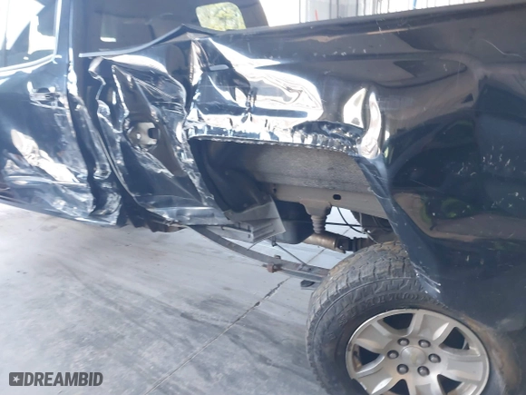 2018 Chevrolet Silverado 1500 LT with VIN 1GCVKREH1JZ193520, listed as a IAAI auction lot 41343297 with 208,636 mi miles. Bid and sale history available at carsss.com. Image 6.