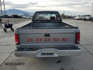 1993 Dodge Dakota z VIN 1B7GL23Y4PS147567, wystawiony jako Copart lot #72094604 z przebiegiem 278 963 mil mil oraz Szkoda całkowita • Salvage title. Historia ofert i sprzedaży dostępna na DreamBid. Obrazek 6.
