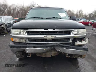 2000 Chevrolet Suburban LT with VIN 3GNFK16T1YG197268, listed as a IAAI auction lot 42026756 with 151,674 mi miles. Bid and sale history available at carsss.com. Image 6.