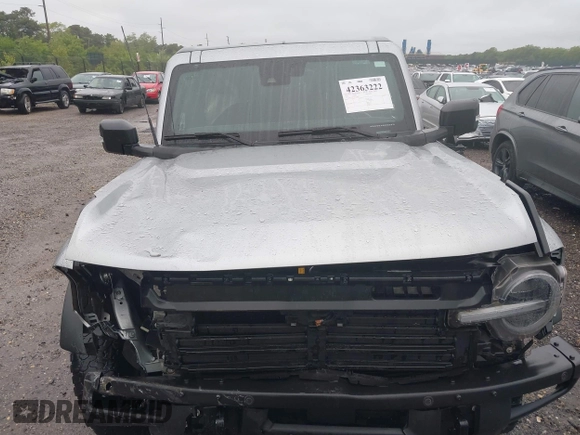2021 Ford Bronco z VIN 1FMEE5DP7MLA78805, wystawiony jako IAAI lot #42363222 z przebiegiem 57 510 mil mil oraz . Historia ofert i sprzedaży dostępna na DreamBid. Obrazek 12.