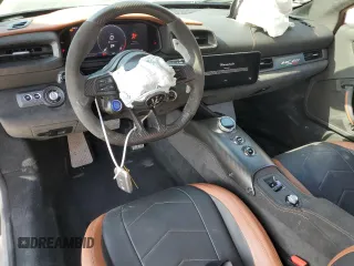 2023 Maserati MC20 z VIN ZAMBMRAB9P0436014, wystawiony jako Copart lot #58805755 z przebiegiem 5 864 mil mil oraz Szkoda całkowita • Salvage title. Historia ofert i sprzedaży dostępna na DreamBid. Obrazek 8.