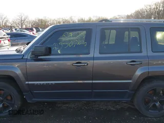 2016 Jeep Patriot Latitude with VIN 1C4NJRFB9GD627671, listed as a IAAI auction lot 41858695 with 999,999 mi miles. Bid and sale history available at carsss.com. Image 13.