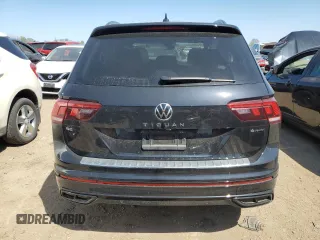 2022 Volkswagen Tiguan SE R-Line Black z VIN 3VV8B7AX2NM107364, wystawiony jako Copart lot #56123605 z przebiegiem 16 242 mil mil oraz Szkoda całkowita • Salvage title. Historia ofert i sprzedaży dostępna na DreamBid. Obrazek 6.