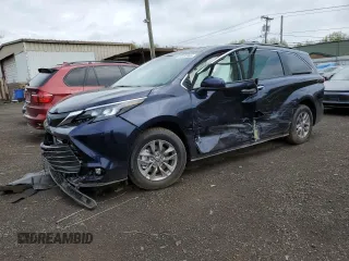 2025 Toyota Sienna XLE z VIN 5TDJRKEC5SS252674, wystawiony jako Copart lot #55456985 z przebiegiem 468 mil mil oraz Szkoda całkowita • Salvage title. Historia ofert i sprzedaży dostępna na DreamBid. Obrazek 1.