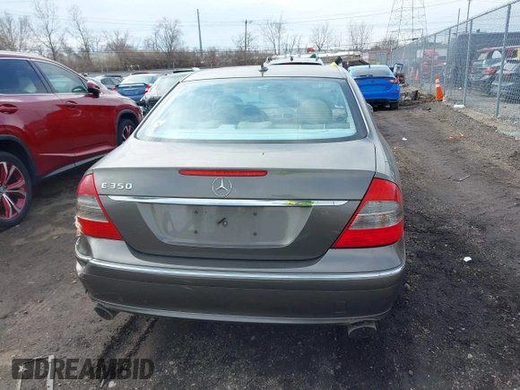 2008 Mercedes-Benz E 350 Luxury z VIN WDBUF56X88B227792, wystawiony jako IAAI lot #41652254 z przebiegiem 117 976 mil mil oraz . Historia ofert i sprzedaży dostępna na DreamBid. Obrazek 16.