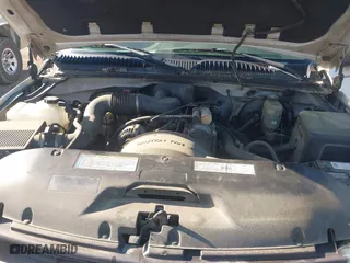 2000 Chevrolet Silverado 1500 with VIN 1GCEC14W4YE188134, listed as a IAAI auction lot 41994005 with 206,909 mi miles. Bid and sale history available at carsss.com. Image 10.