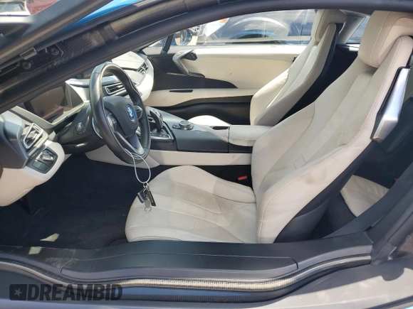 2016 BMW i8 z VIN WBY2Z2C55GV675162, wystawiony jako Copart lot #60817764 z przebiegiem 32 718 mil mil oraz Szkoda całkowita • Salvage title. Historia ofert i sprzedaży dostępna na DreamBid. Obrazek 7.