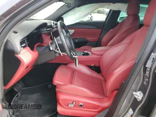 2023 Maserati Grecale Modena z VIN ZN682AVM8P7434729, wystawiony jako Copart lot #88773195 z przebiegiem Nie podano mil oraz Szkody całkowita. Historia ofert i sprzedaży dostępna na DreamBid. Obrazek 7.