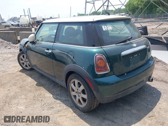 2009 MINI Hardtop z VIN WMWMF33549TU71313, wystawiony jako IAAI lot #42483891 z przebiegiem 122 577 mil mil oraz . Historia ofert i sprzedaży dostępna na DreamBid. Obrazek 3.