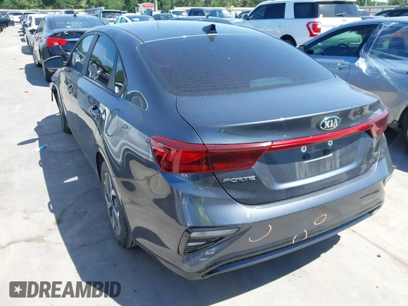 2021 Kia Forte LXS z VIN 3KPF24ADXME356322, wystawiony jako IAAI lot #42237624 z przebiegiem 52 609 mil mil oraz . Historia ofert i sprzedaży dostępna na DreamBid. Obrazek 3.