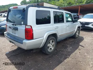 2010 Jeep Commander Sport z VIN 1J4RH4GK1AC148604, wystawiony jako IAAI lot #42518138 z przebiegiem 170 261 mil mil oraz . Historia ofert i sprzedaży dostępna na DreamBid. Obrazek 4.