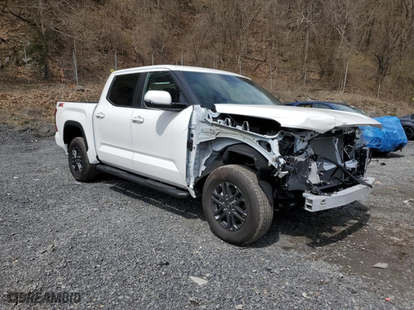 2025 Toyota Tundra 4WD SR with VIN 5TFLA5DB0SX246981, listed as a Copart auction lot 52457275 with 8 mi miles and Salvage Title. Bid and sale history available at carsss.com. Image 4.