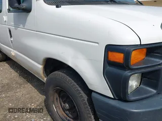 2008 Ford Econoline Cargo Commercial z VIN 1FTNE14W28DB60915, wystawiony jako IAAI lot #42262551 z przebiegiem 411 090 mil mil oraz . Historia ofert i sprzedaży dostępna na DreamBid. Obrazek 13.