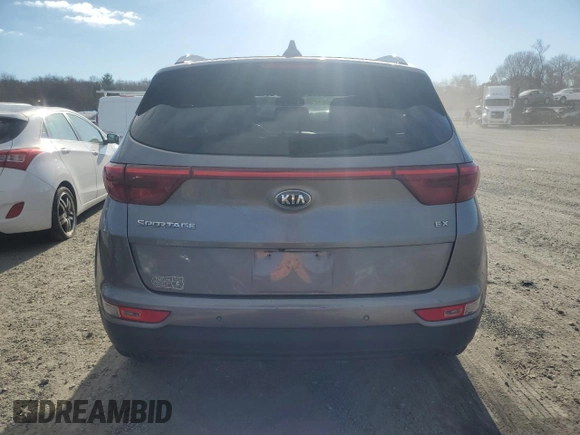 2018 Kia Sportage EX z VIN KNDPNCAC1J7308457, wystawiony jako Copart lot #81574704 z przebiegiem Nie podano mil oraz Szkoda całkowita • Salvage title. Historia ofert i sprzedaży dostępna na DreamBid. Obrazek 6.