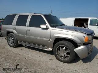 2000 Cadillac Escalade with VIN 1GYEK63R2YR210601, listed as a Copart auction lot 64108944 with 186,964 mi miles and Salvage Title. Bid and sale history available at carsss.com. Image 4.