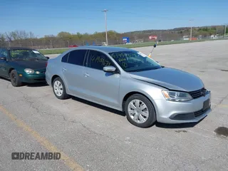 2013 Volkswagen Jetta Sedan SE with VIN 3VWDP7AJ8DM404855, listed as a IAAI auction lot 41949639 with 166,264 mi miles. Bid and sale history available at carsss.com. Image 1.