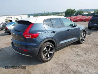 2021 Volvo XC40 Momentum with VIN YV4162UK1M2464500, listed as a IAAI auction lot 42504680 with 29,130 mi miles and . Bid and sale history available at DreamBid. Image 4.