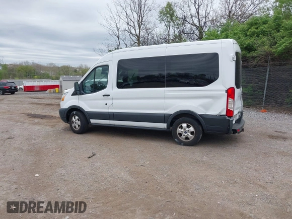 2017 Ford Transit Passenger XL z VIN 1FMZK1CM8HKA67270, wystawiony jako IAAI lot #42074459 z przebiegiem 50 461 mil mil oraz . Historia ofert i sprzedaży dostępna na DreamBid. Obrazek 3.