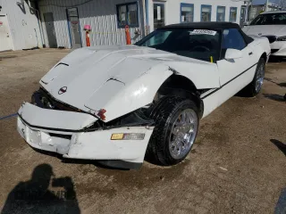 1990 Chevrolet Corvette z VIN 1G1YY3383L5101158, wystawiony jako Copart lot #52328265 z przebiegiem 109 110 mil mil oraz Szkoda całkowita • Salvage title. Historia ofert i sprzedaży dostępna na DreamBid. Obrazek 1.