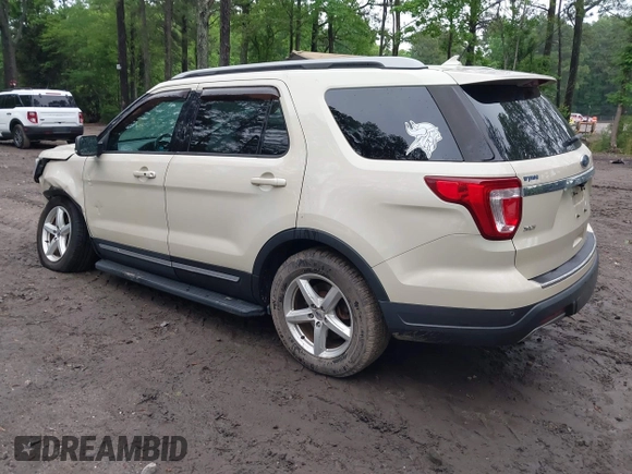2018 Ford Explorer XLT z VIN 1FM5K7D89JGA02570, wystawiony jako IAAI lot #42262888 z przebiegiem 117 002 mil mil oraz . Historia ofert i sprzedaży dostępna na DreamBid. Obrazek 3.
