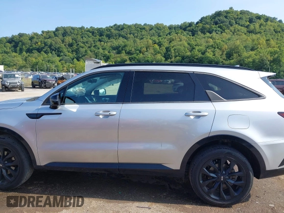 2021 Kia Sorento SX Prestige X-Line with VIN 5XYRKDLF6MG047400, listed as a IAAI auction lot 40167581 with 57,654 mi miles. Bid and sale history available at carsss.com. Image 14.