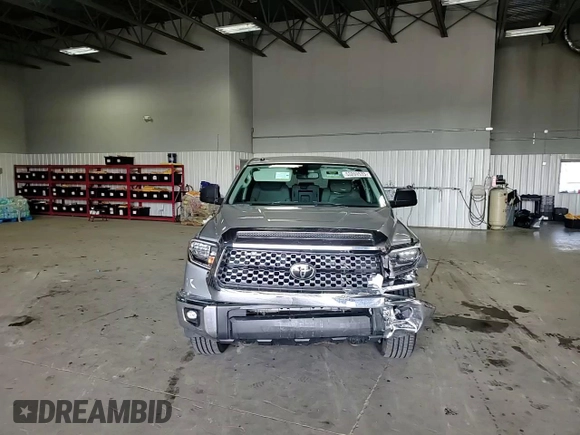 2018 Toyota Tundra SR5 z VIN 5TFDW5F1XJX768641, wystawiony jako Copart lot #53269535 z przebiegiem 55 862 mil mil oraz Szkoda całkowita • Salvage title. Historia ofert i sprzedaży dostępna na DreamBid. Obrazek 10.