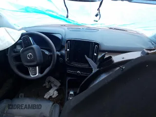 2023 Volvo XC40 Ultimate Dark Theme z VIN YV4L12UX8P2952575, wystawiony jako Copart lot #72947074 z przebiegiem Nie podano mil oraz Szkoda całkowita • Salvage title. Historia ofert i sprzedaży dostępna na DreamBid. Obrazek 8.