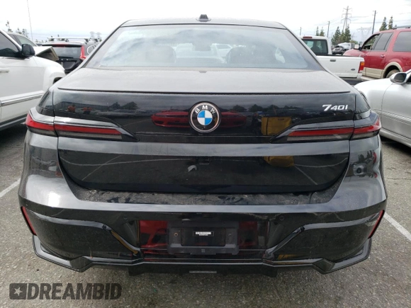 2023 BMW 7 Series 740i z VIN WBA23EH06PCL98645, wystawiony jako Copart lot #53717653 z przebiegiem Nie podano mil oraz . Historia ofert i sprzedaży dostępna na DreamBid. Obrazek 6.