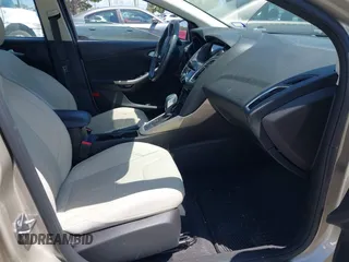 2017 Ford Focus Titanium с VIN 1FADP3N21HL327581, выставлен на аукционе IAAI как лот 42342179 с пробегом 61 489 миль миль и . История ставок и продаж доступна на DreamBid. Изображение 5.