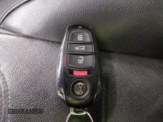 2011 Volkswagen Touareg Sport с VIN WVGFK9BP2BD001256, выставлен на аукционе IAAI как лот 41503097 с пробегом 201 301 миль миль и . История ставок и продаж доступна на DreamBid. Изображение 11.