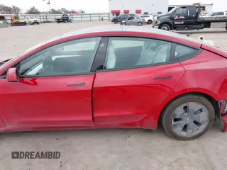 2023 Tesla Model 3 z VIN 5YJ3E1EA4PF384642, wystawiony jako IAAI lot #41496074 z przebiegiem 10 860 mil mil oraz . Historia ofert i sprzedaży dostępna na DreamBid. Obrazek 13.